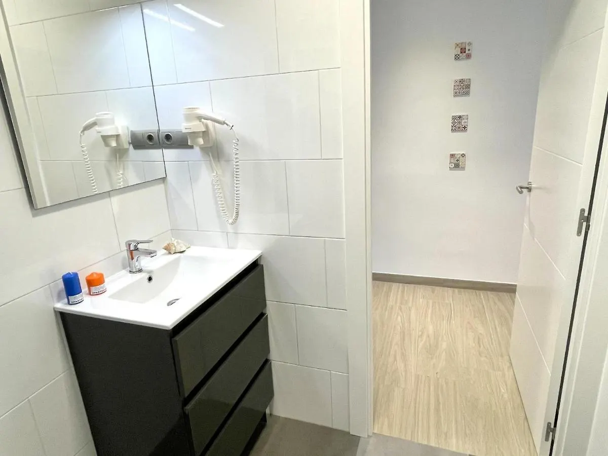 Apartbeach Fabiola Vistas Playa Y Climatizado Cambrils 0*,  Spagna